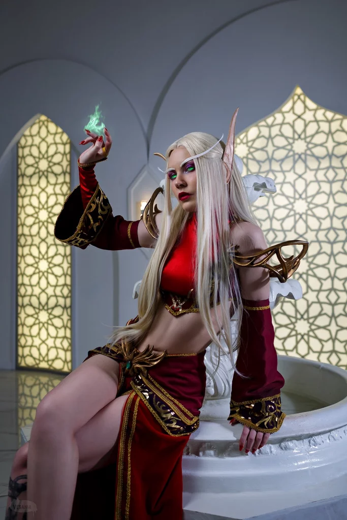 Косплей эффектной Эльфики Крови из World of Warcraft