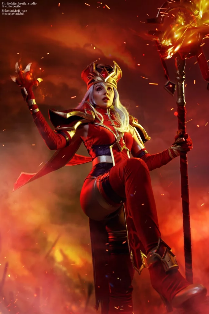 Косплей главы Алого Ордена из World of Warcraft