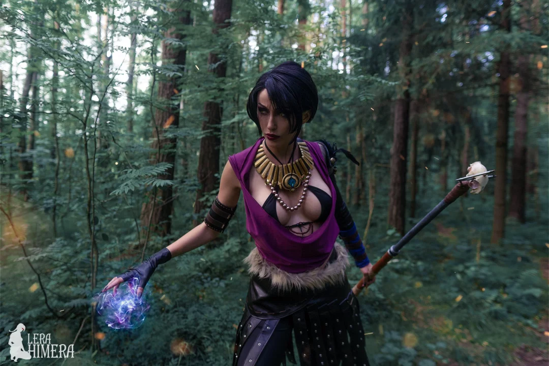 Косплей самой сексуальной магички Тедаса Морриган, из лучшей части Dragon Age