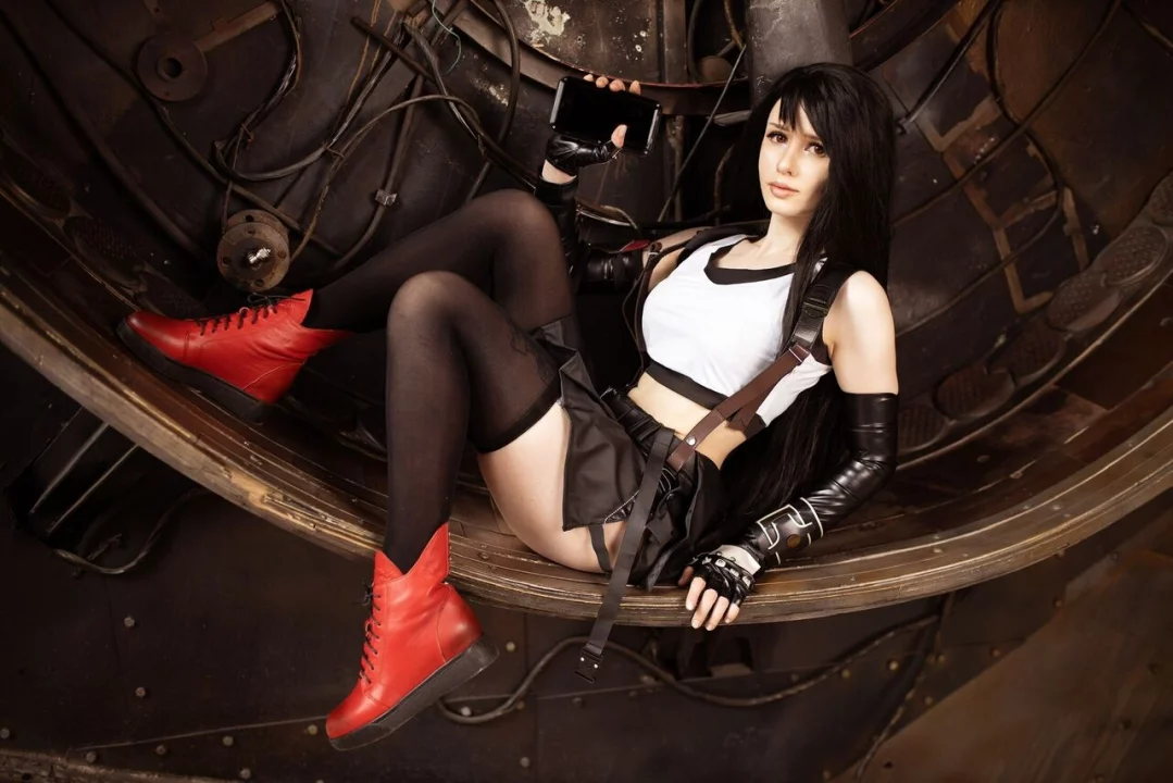 Косплей Tifa Lockhart из лучшей игры в серии Final Fantasy, образ которой примерила милая косплеерша Frauleinmilk.