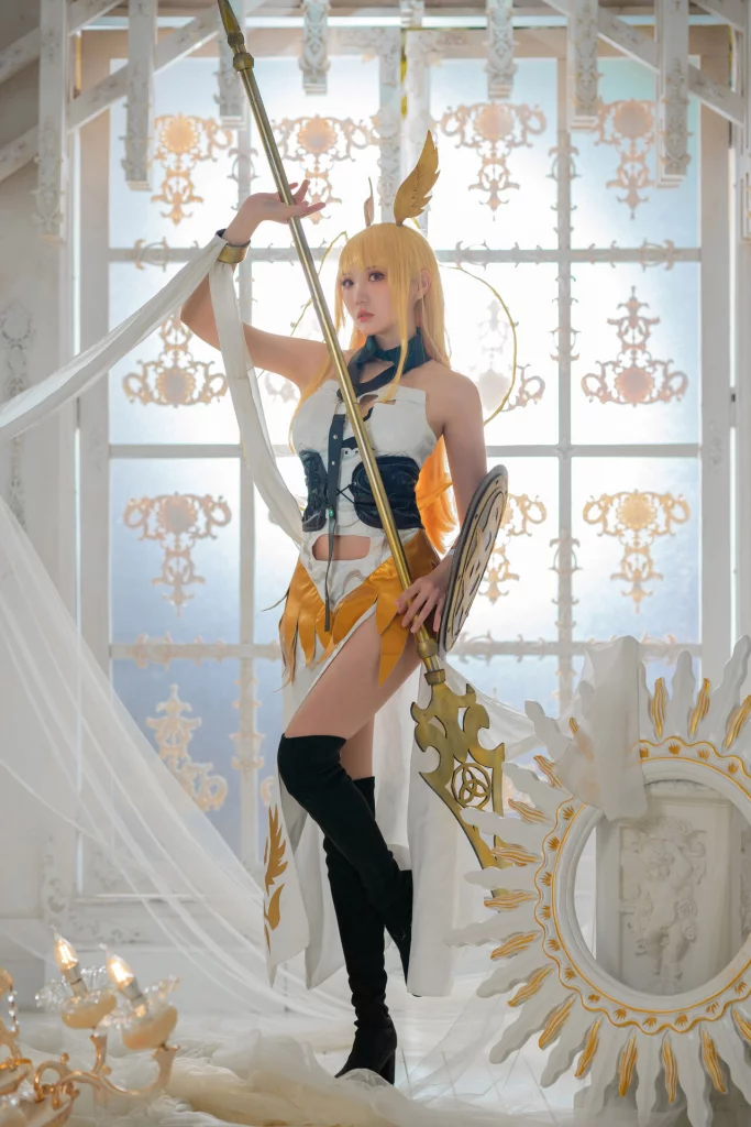 Horoshij kosplej valkirii iz mobilnoj fate grand order