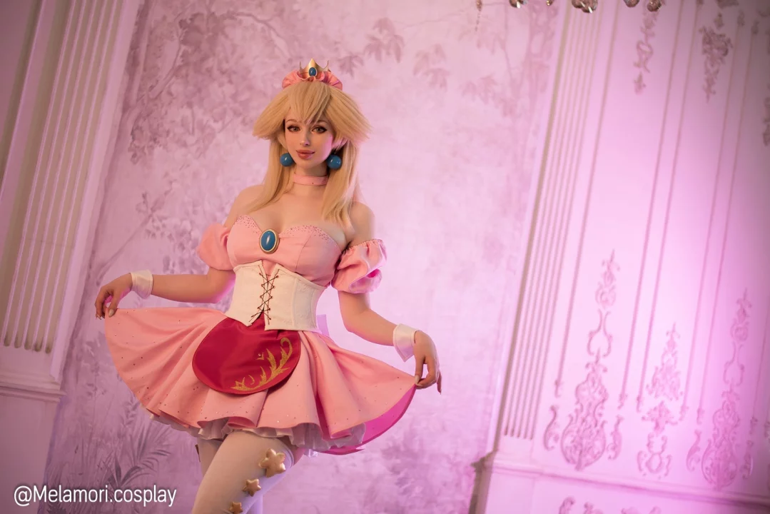 Принцесса ждёт. Косплей Princess Peach в белье из Super Mario от Lady Melamori