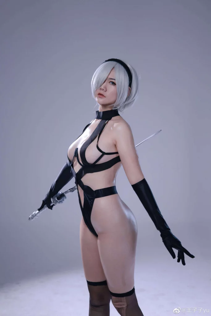 Косплей 2B в откровенном наряде из NieR: Automata от yu20150817