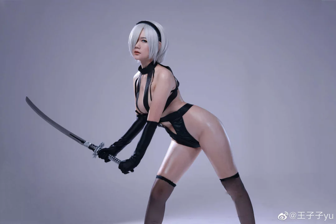 Косплей 2B в откровенном наряде из NieR: Automata от yu20150817