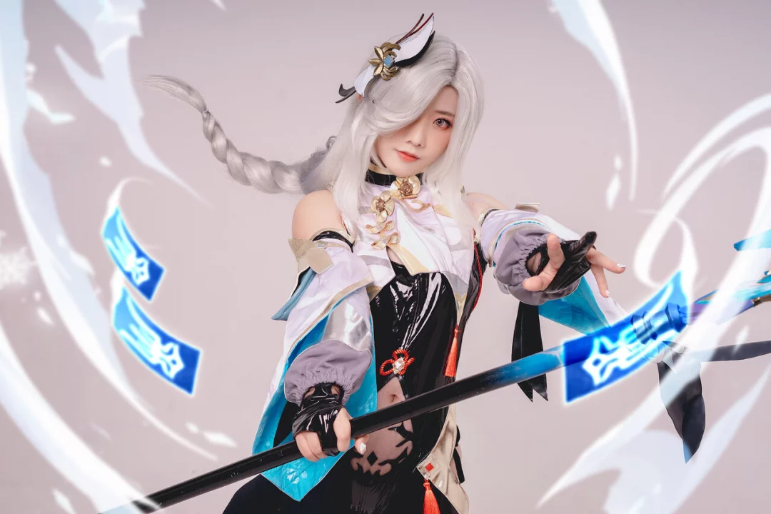 Эротический косплей дочери неназванной пары экзорцистов Shenhe из Genshin Impact от Messie Huang