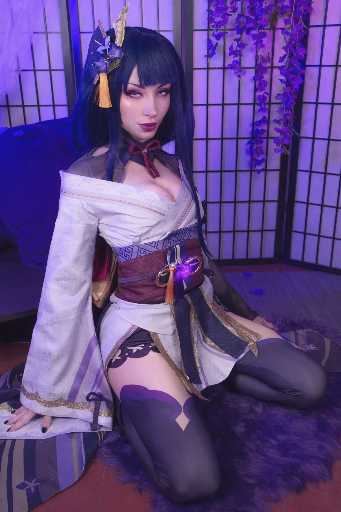 Эротический косплей двусущественной Raiden Shogun из Genshin Impact от ShiroKitsune