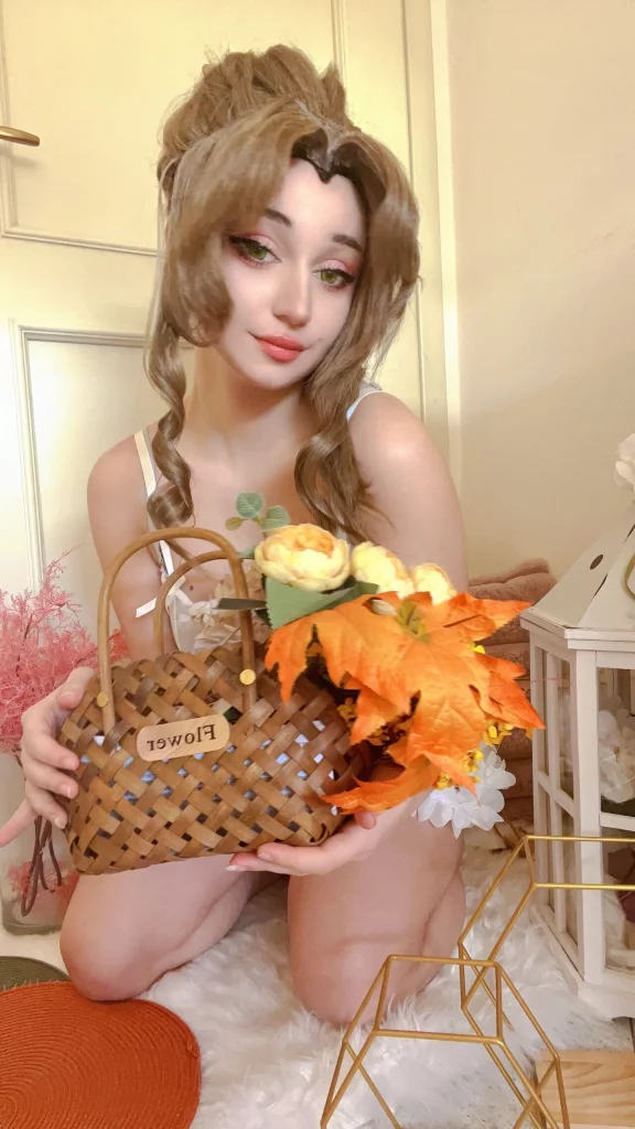Косплей последней цетры Aerith из Final Fantasy VII от MochiChuu