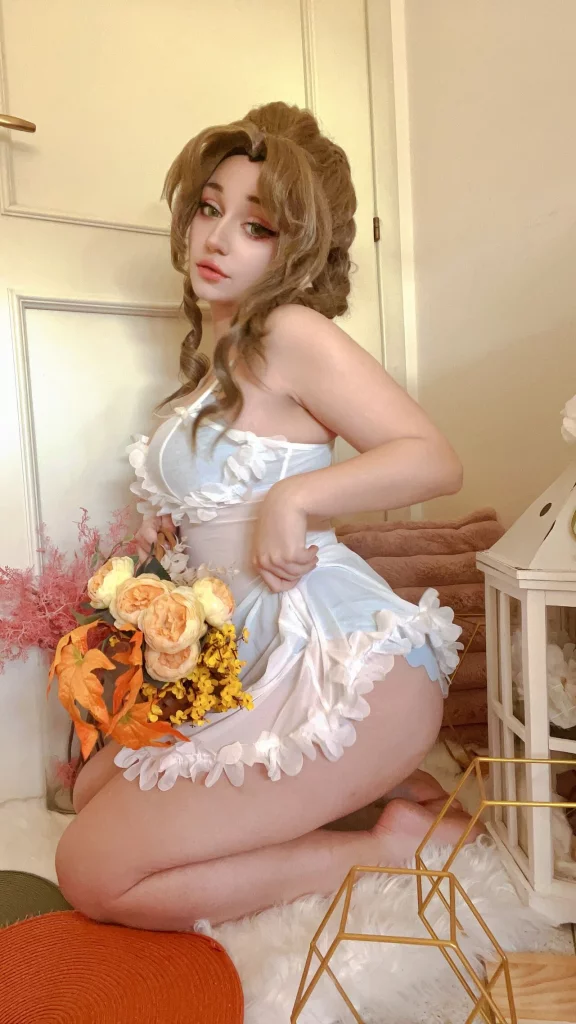 Косплей последней цетры Aerith из Final Fantasy VII от MochiChuu