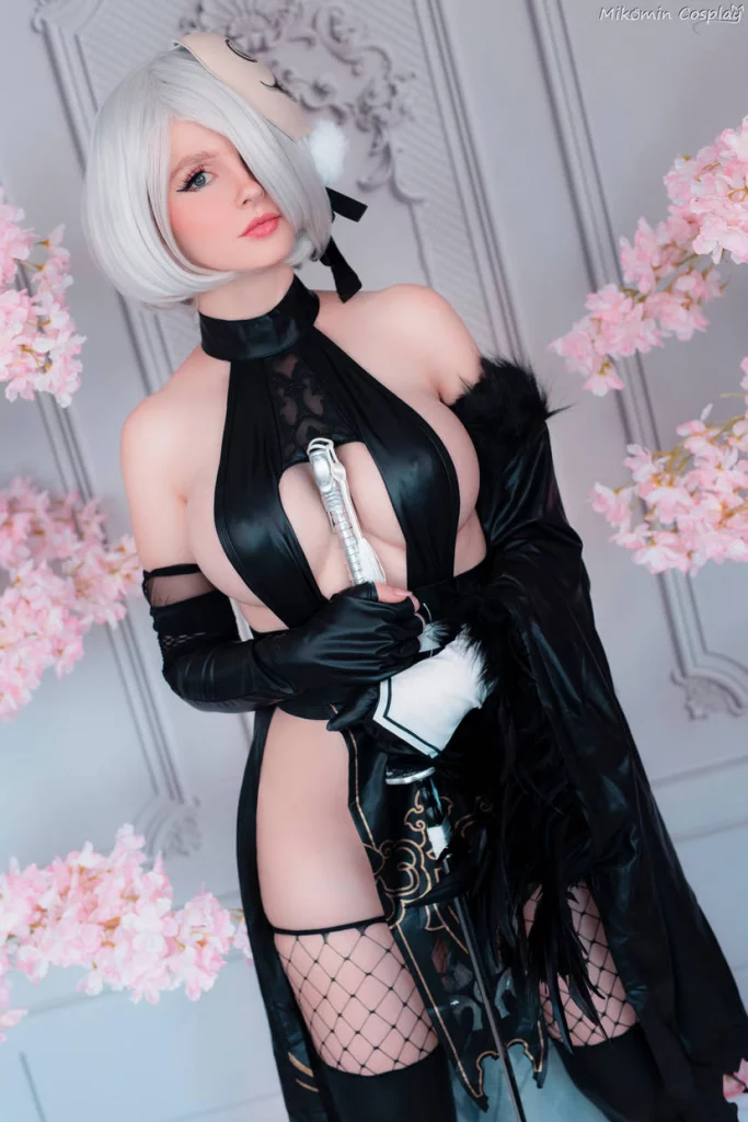 Косплей 2B Shinobi из NieR: Automata от Mikomin