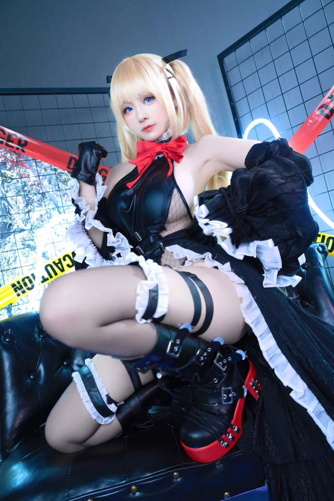Сексуальный косплей малоопытной Marie Rose из DEAD OR ALIVE 6 от mikoww