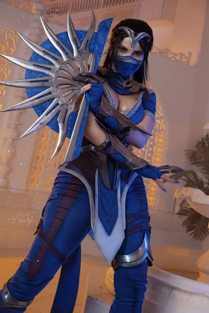 Косплей принцессы Kitana из игр серии Mortal Kombat от Oichi Chan