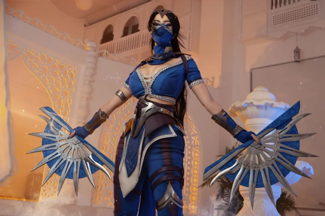 Косплей принцессы Kitana из игр серии Mortal Kombat от Oichi Chan