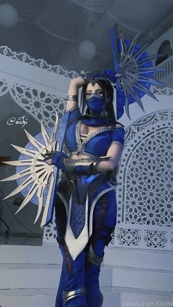 Косплей принцессы Kitana из игр серии Mortal Kombat от Oichi Chan