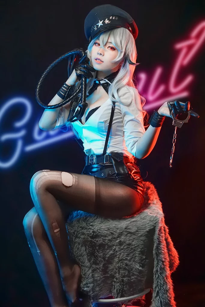 Возбуждающий косплей линкор Северного Парламента - Gangut из мобильной Azur Lane от Ely