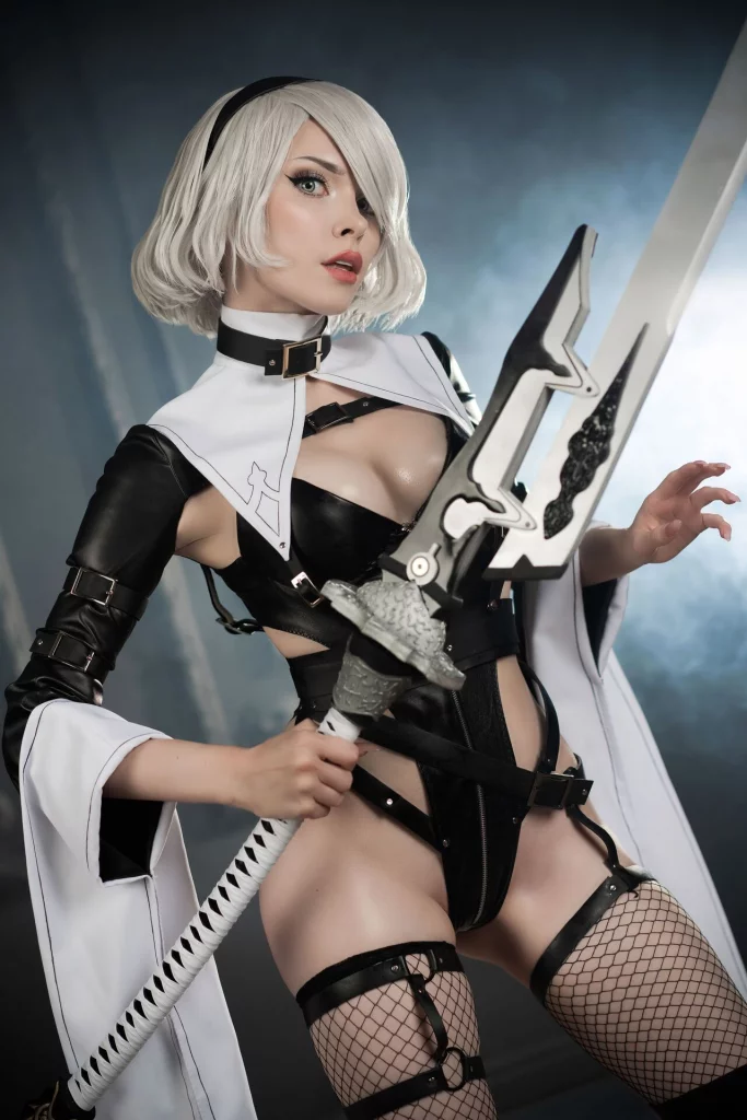 Эротический косплей 2B в образе видимо пошлой монашки из NieR: Automata от Sladkoslava