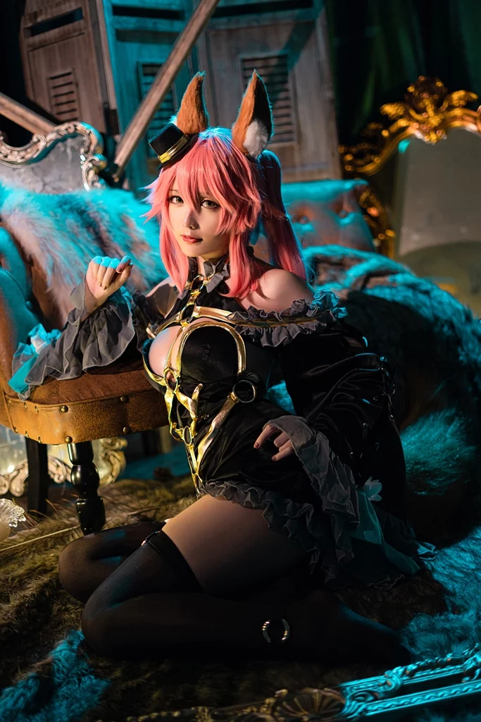 Косплей экстравагантной мико-шаманки Tamamo из Fate/Grand Order от Hoshilily