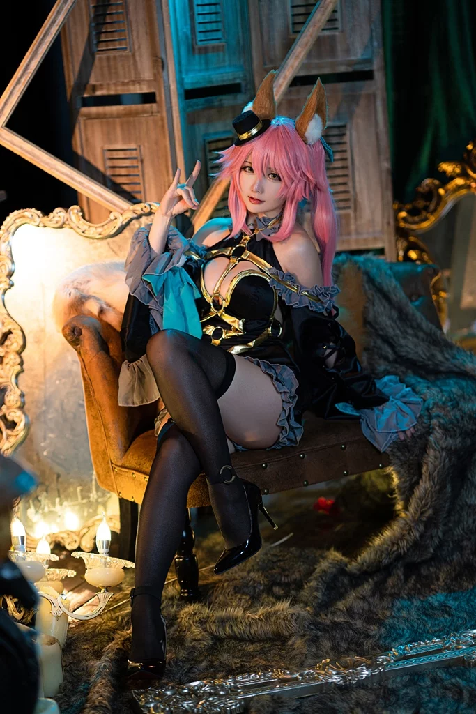 Косплей экстравагантной мико-шаманки Tamamo из Fate/Grand Order от Hoshilily