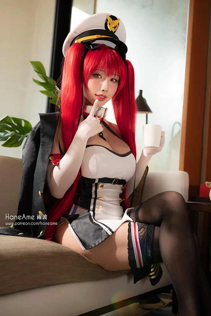 Эротический косплей легкого крейсера Honolulu из Azur Lane от HaneAme