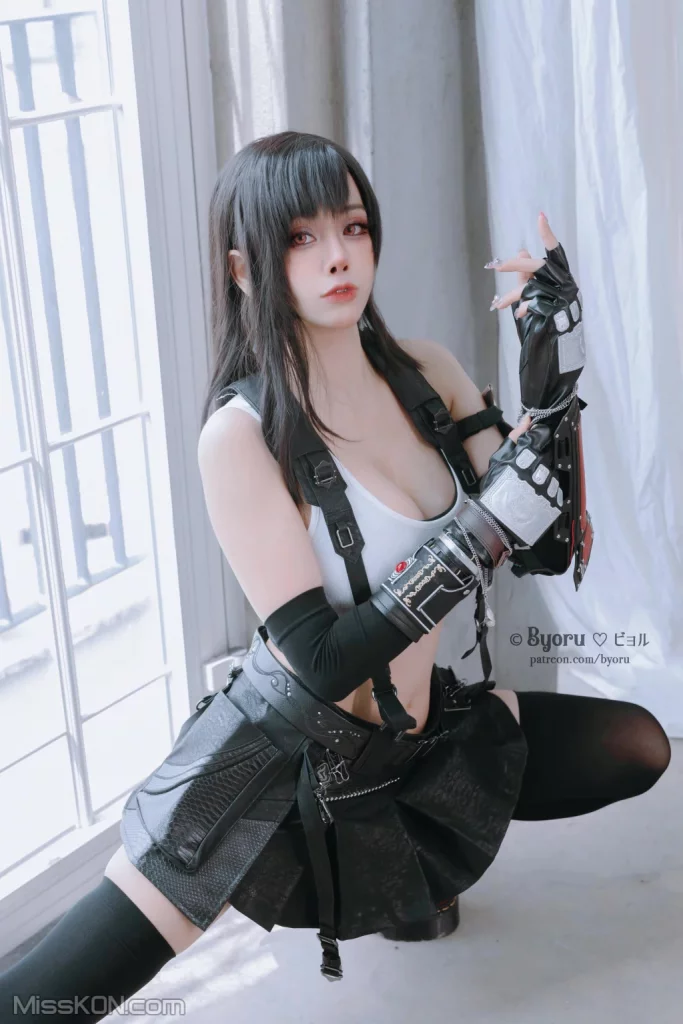 Косплей сопротивленки Tifa Lockhart в разных нарядах из Final Fantasy VII от Byoru
