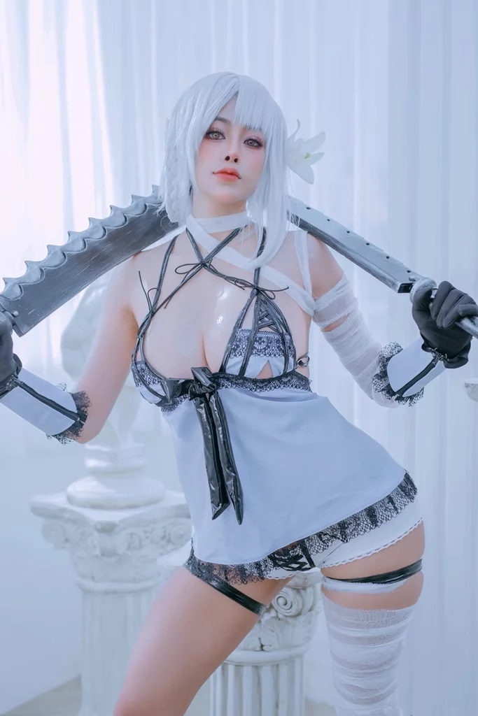 Откровенный косплей Kainé которая тритагонистка из игр NieR от Byoru