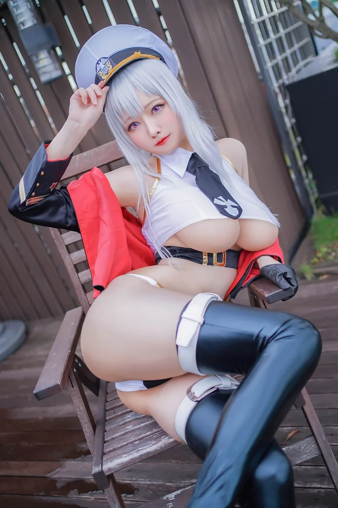 Сексуальный косплей авианосца Enterprise в купальнике из Azur Lane от Arty Huang