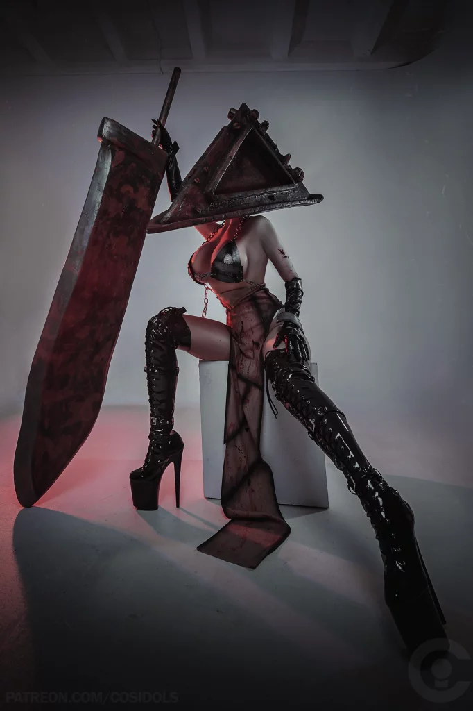 Сексуальный косплей Pyramidhead из серии игр Silent Hill от Fariko Reewayvs