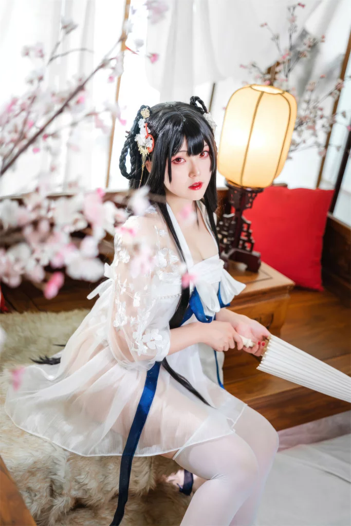 Возбуждающий косплей Yat Sen из мобильной Azur Lane про корабли от Natsuko