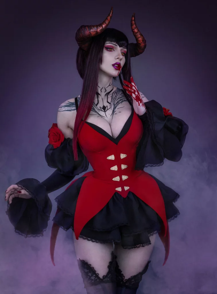 Горячий косплей милфы вампирши Eliza из серии файтингов Tekken от Xenon