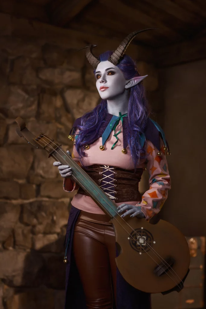Сексуальный косплей бардши Alfira из Baldur's Gate 3 от Mercurygin