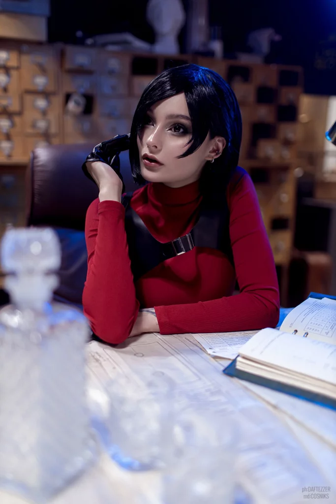 Косплей Ada Wong из сурвайвл хоррора Resident Evil 4 Remake от Cosniks Cosplay 8