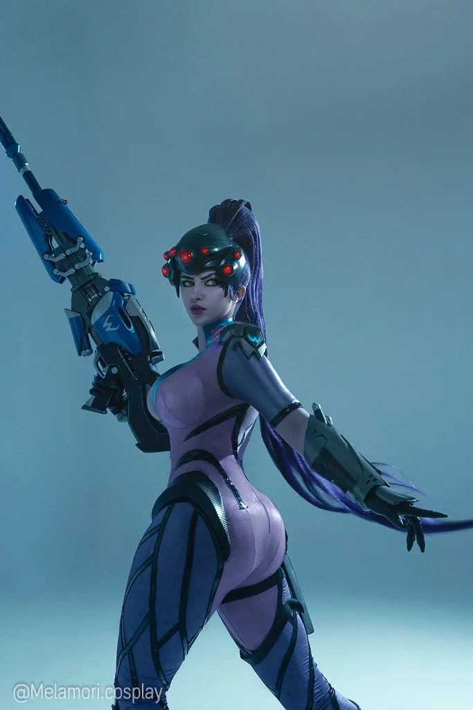 Сексуальный косплей архетипичной снайперши Widowmaker из Overwatch от Lady Melamori 8
