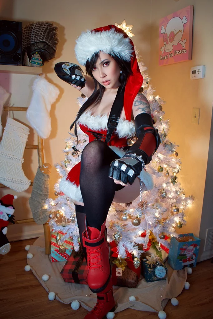 Эротический косплей Tifa Lockhart в рождественском наряде из Final Fantasy Vii от Feliciavox 10