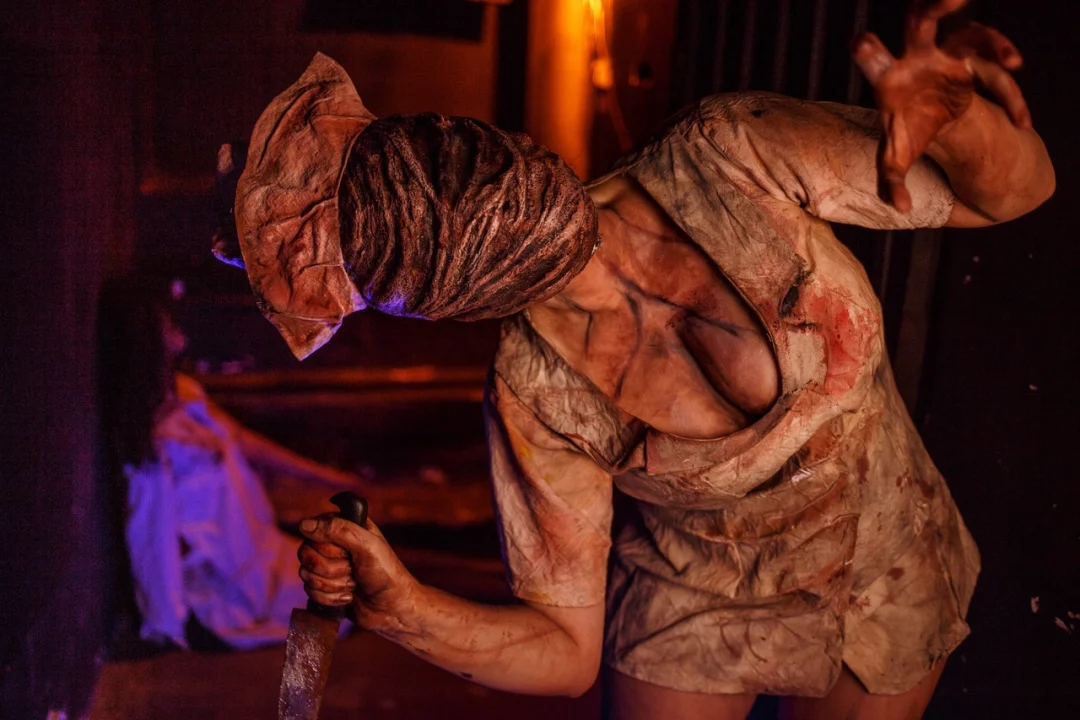 Возбуждающий косплей Nurse неотъемлемой части серии Silent Hill от Alice Cosplay 13