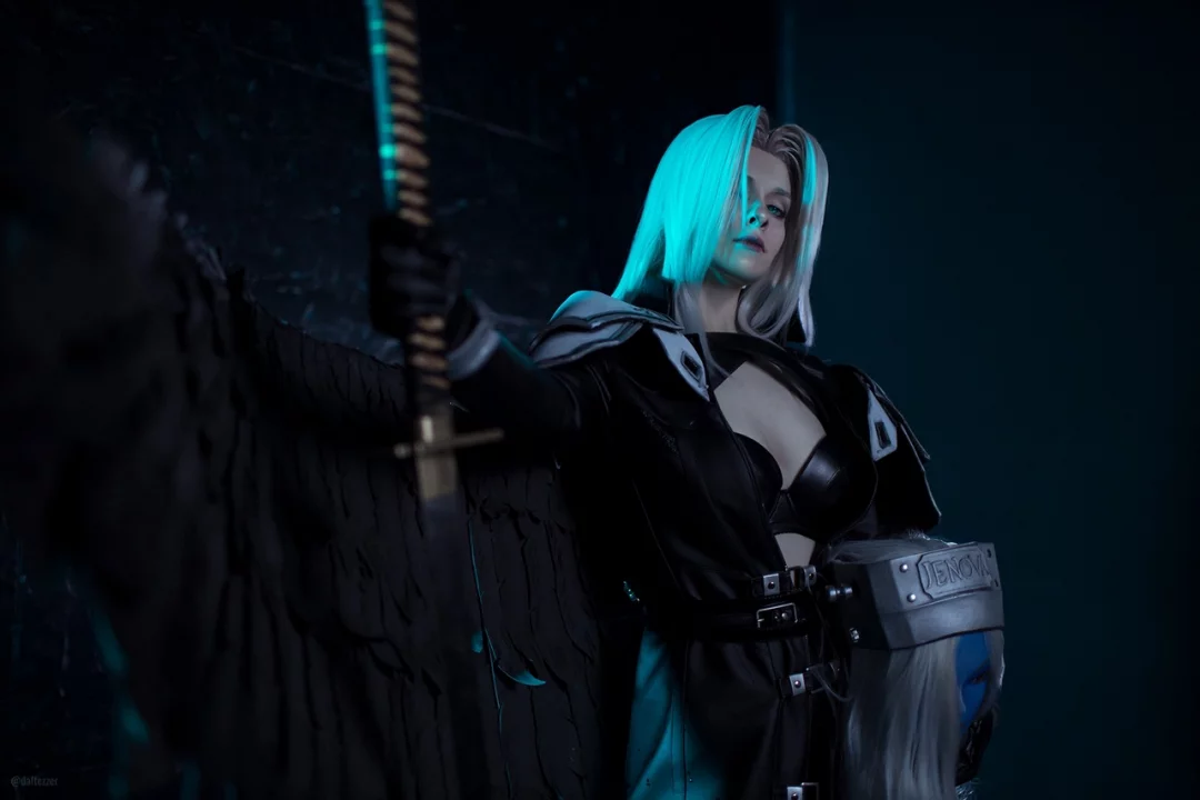Косплей фем версии Sephiroth из культовой Final Fantasy Vii от Zuza Cosplay 5