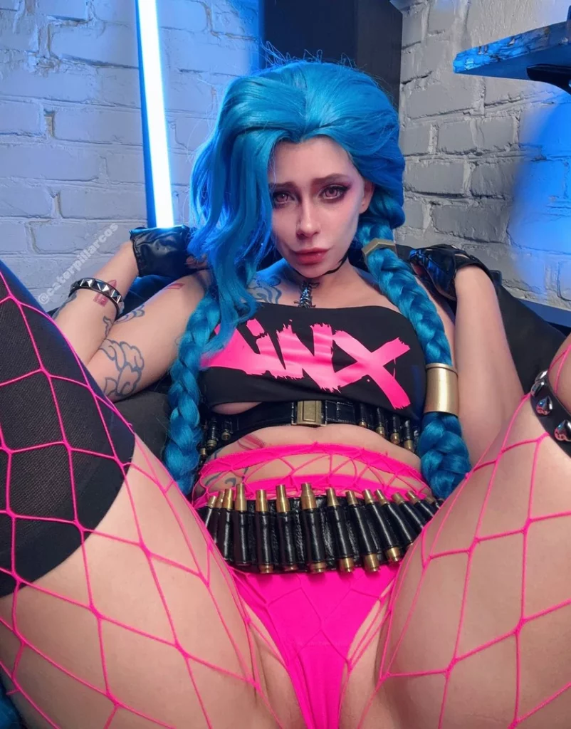 Косплей криминальной Jinx из Arcane и League Of Legends от Caterpillar 5