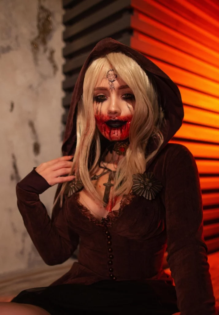 Косплей мухи Bela Dimitrescu из Resident Evil Village от Jyusan 1