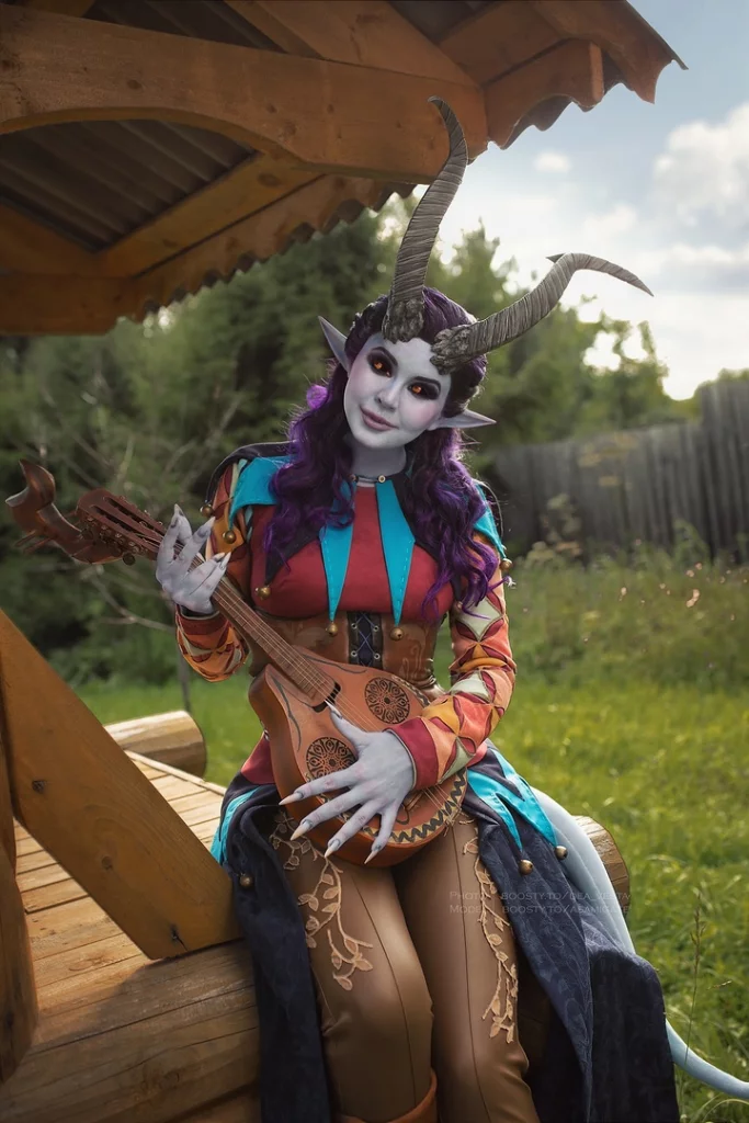 Косплей тифлинг бардки Alfira из Baldur's Gate 3 от Asami Gate 1