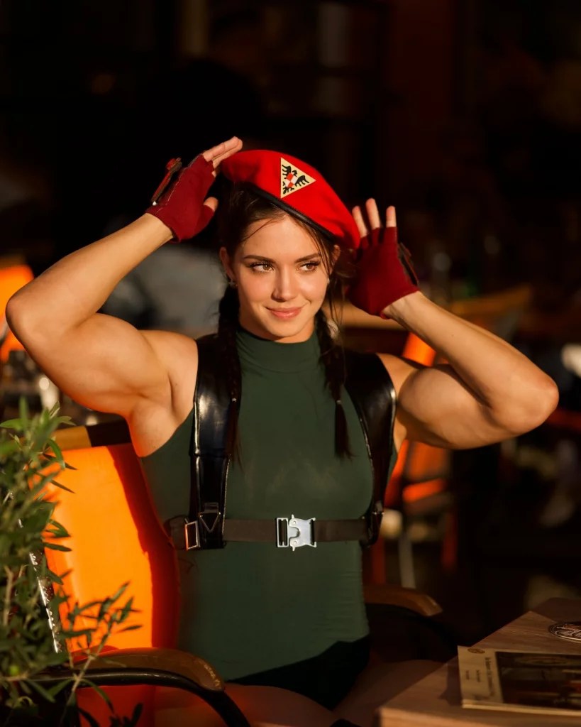 Косплей боевой Cammy White из файтингов Street Fighter от бодибилдерши Vladislava Galagan 11