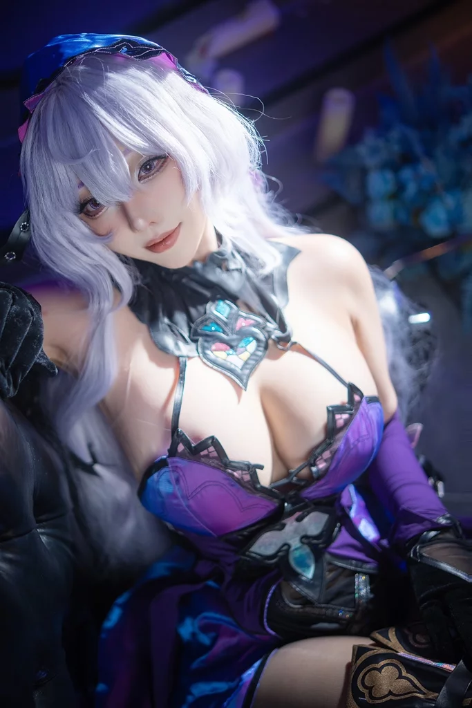 Косплей хранительницы записок Black Swan из Honkai Star Rail от Takomayuyi 2