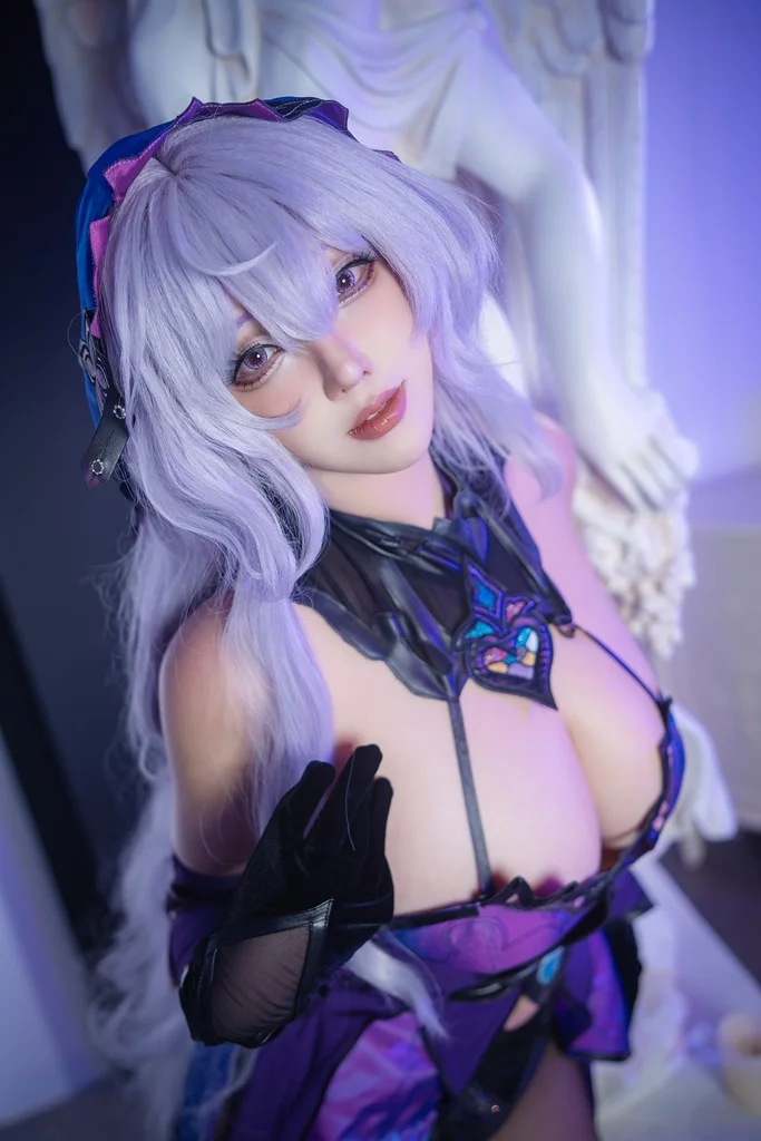 Косплей хранительницы записок Black Swan из Honkai Star Rail от Takomayuyi 8