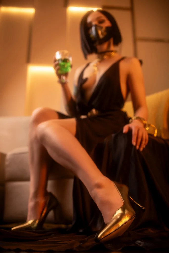 Косплей дикой химички Viper из шутера Valorant от Ari.anna 3