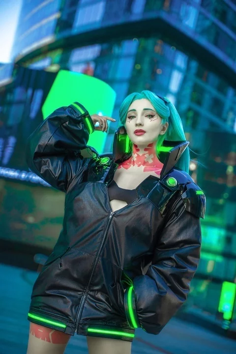 Косплей rebecca из cyberpunk edgerunners от ari.anna 3