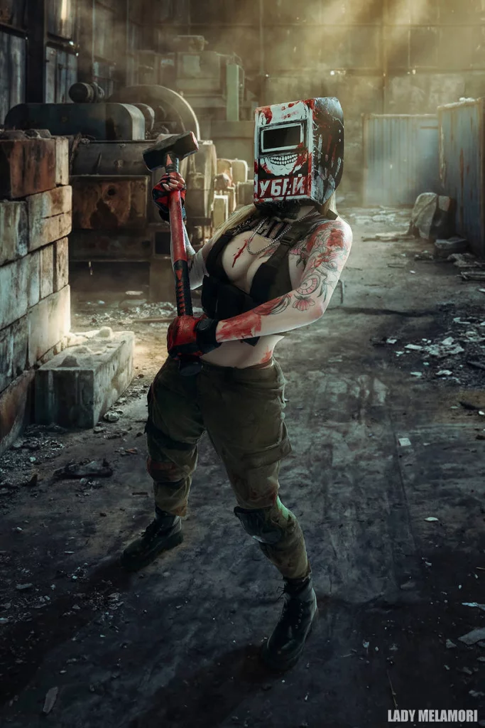 Косплей фем версии Tagilla из Escape from Tarkov от Lady Melamori