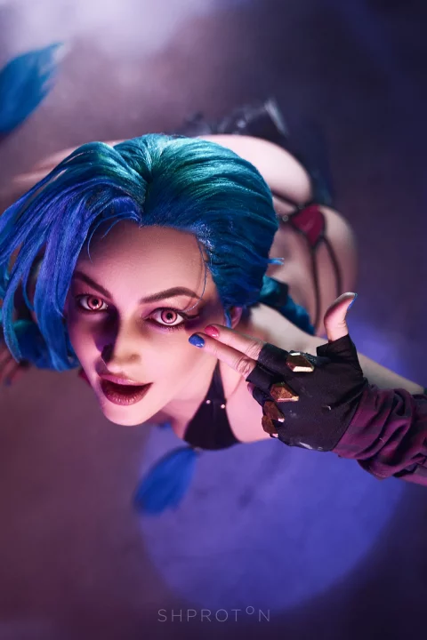Косплей Jinx из League of Legends Arcane от Shproton Cosplay