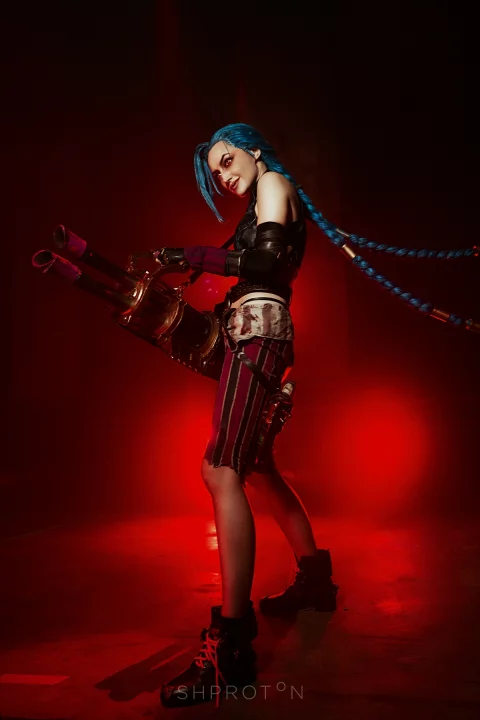 Косплей Jinx из League of Legends Arcane от Shproton Cosplay