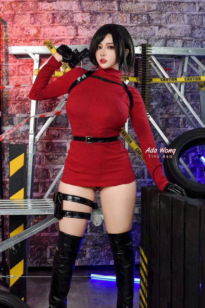 Косплей Ada Wong из серии Resident Evil от Tiny Asa