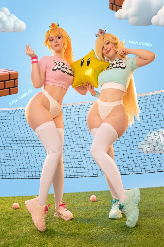 Косплей принцесс Rosalina и Peach из Mario от Lada Lyumos и Aava Hime