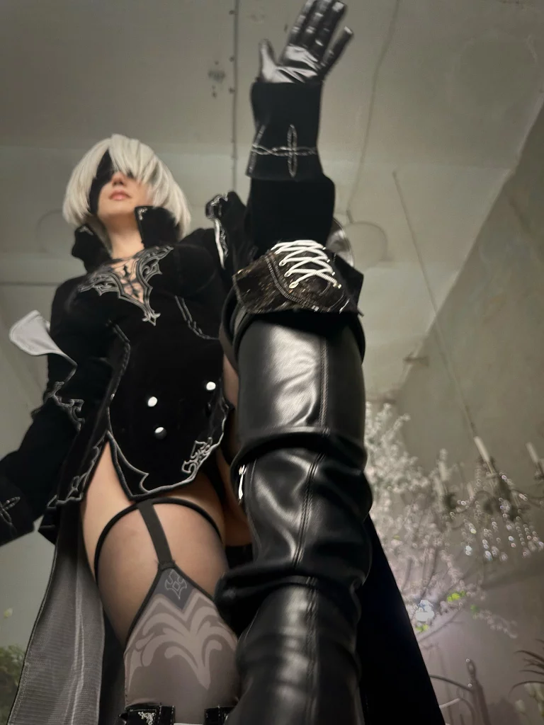 Косплей 2B из NieR Automata от JyuSan