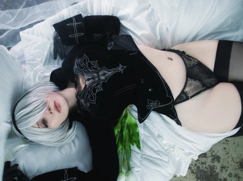 Косплей 2B из NieR Automata от JyuSan