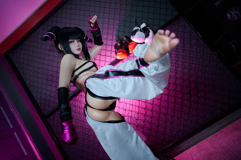 Косплей Juri Han из файтингов Street Fighter от ZinieQ